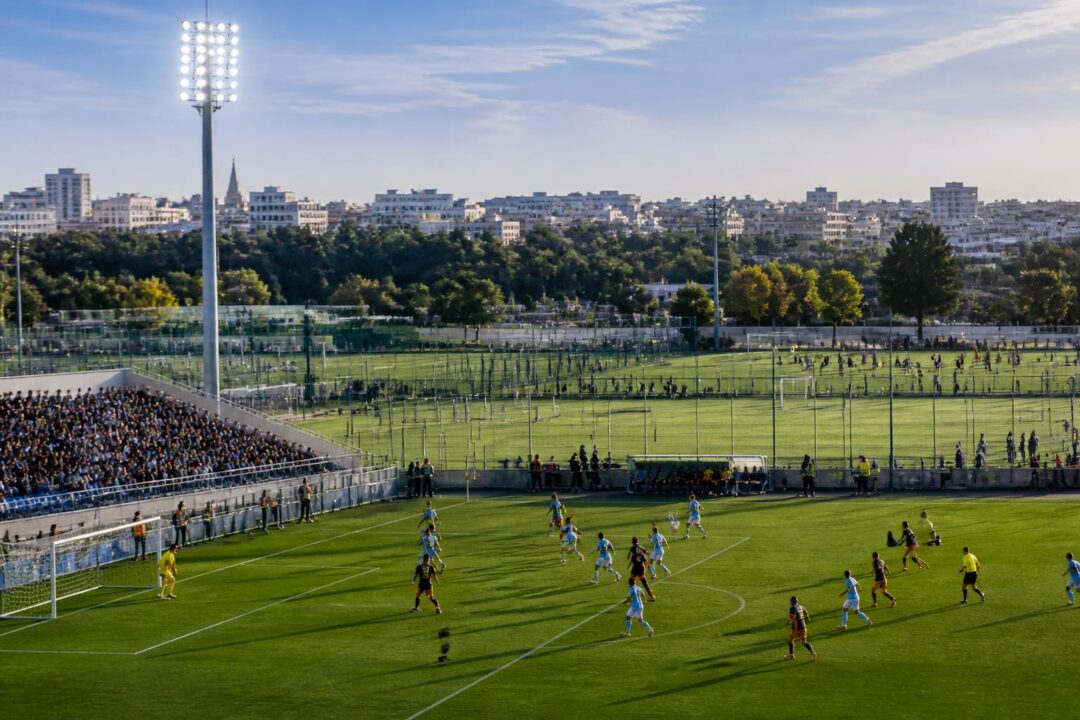 découvrez le guide complet du football à montpellier : actualités du mhsc, ambiance à la mosson et focus sur les clubs amateurs locaux.